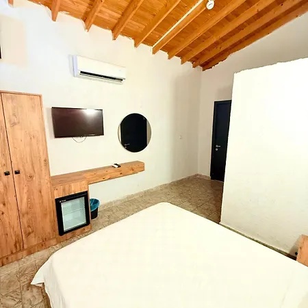 Hotel Ados