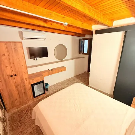 Hotel Ados 2*