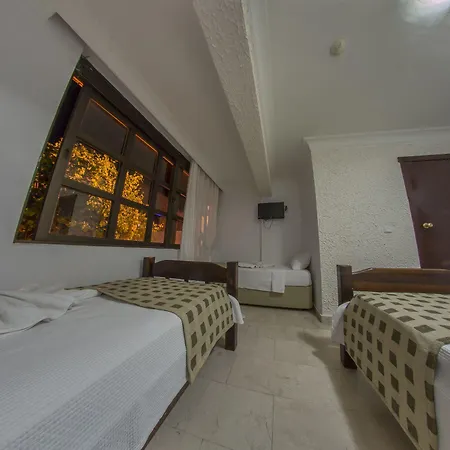 Hotel Ados 2*
