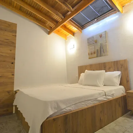 Ados Hotel