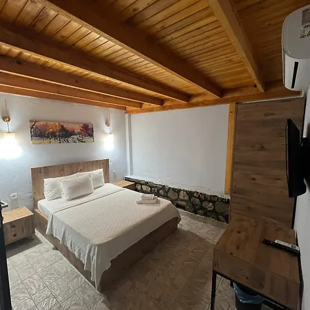 Ados Hotel 2*