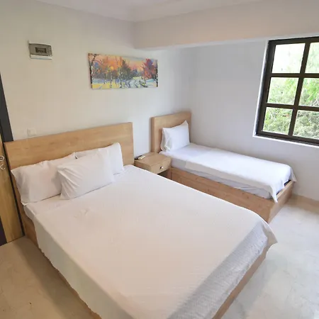 Hotel Ados 2*