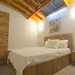 Ados Hotel