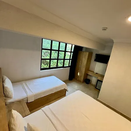 Ados Hotel