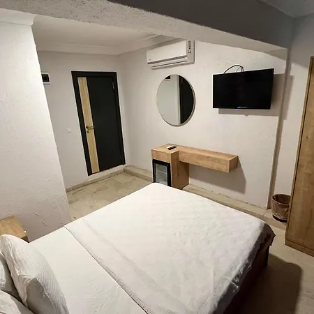 Ados Szálloda 2*