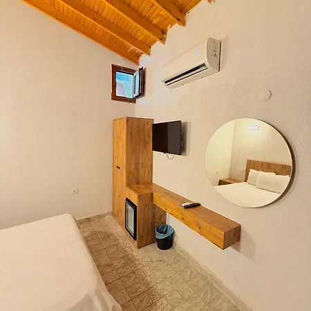 Hotel Ados 2*