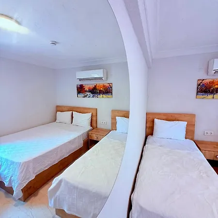 Ados Hotel 2*