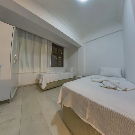 Ados Szálloda Çeşme