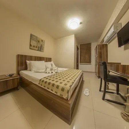 Hotel Ados