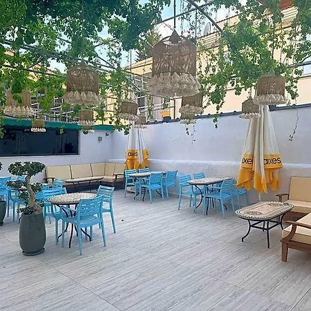 Ados Hotel