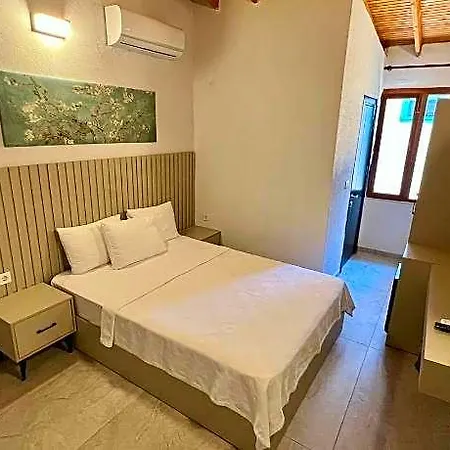 Ados Hotel