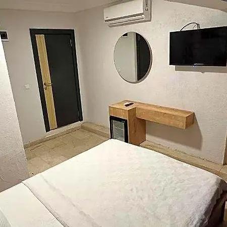 Ados Hotel