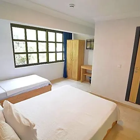 Ados Hotel